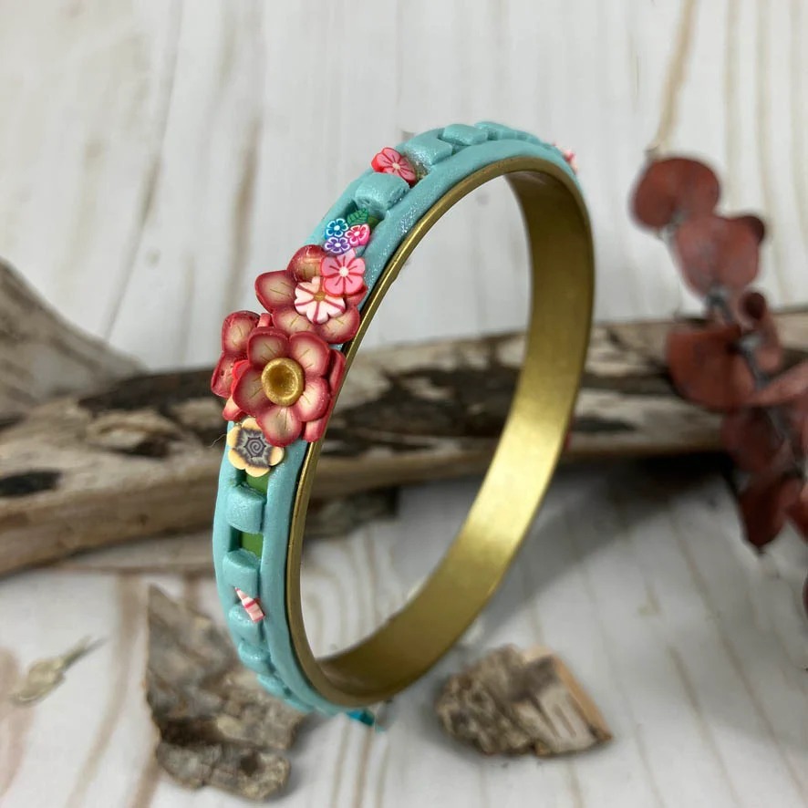 Flower Pop Blue Oval Bangle
