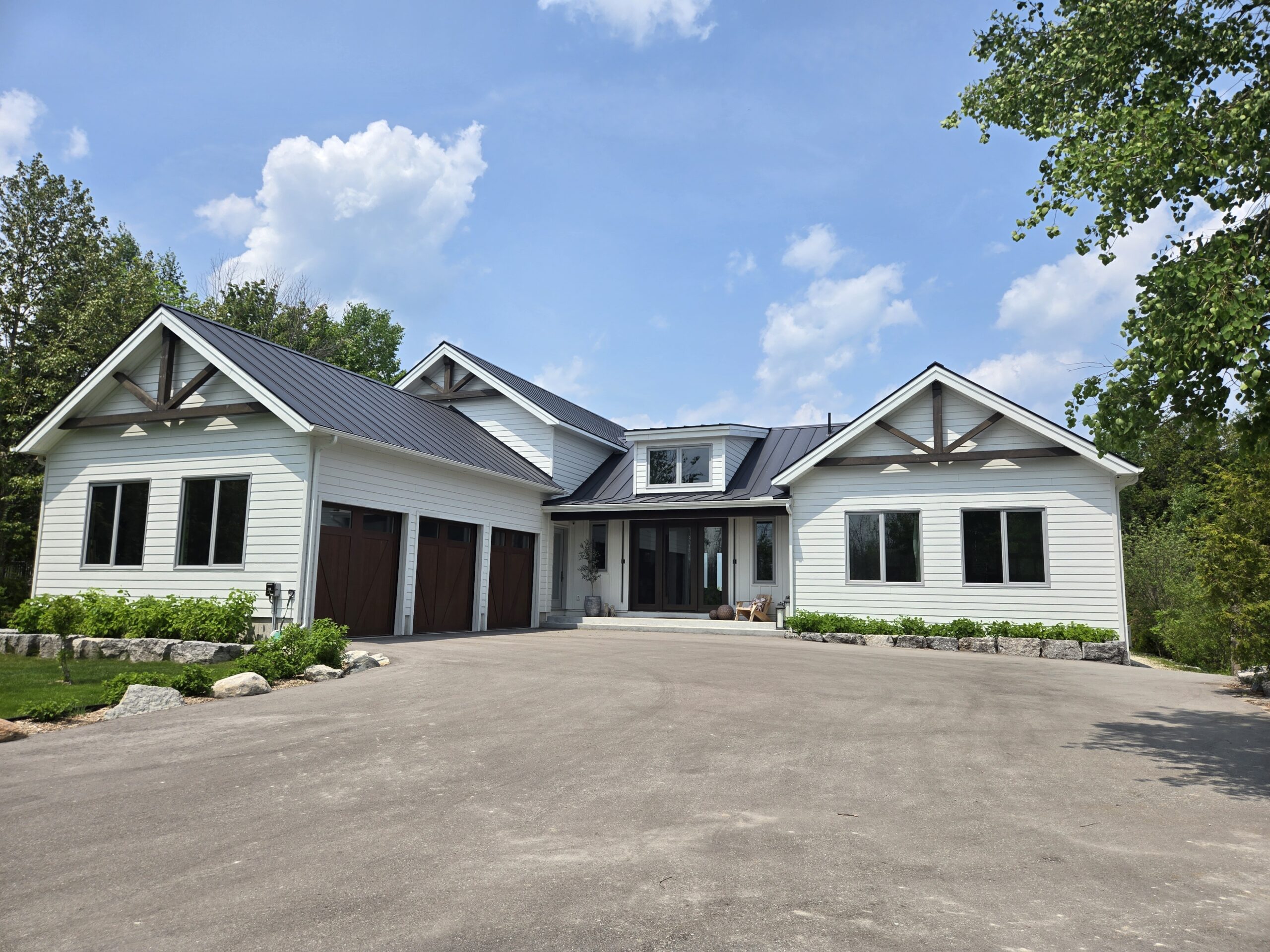 Custom Homes 3- 3 car garage, white siding, gable roof (1)